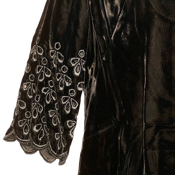 Vintage 60s Size Medium Black Velvet Sheath Dress Eyelet Half Sleeves Party - Picture 4 of 8